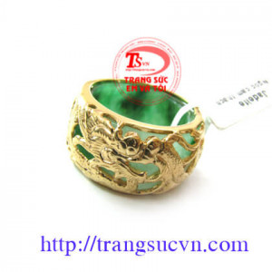 Natural Jadiete in gold dragon ring