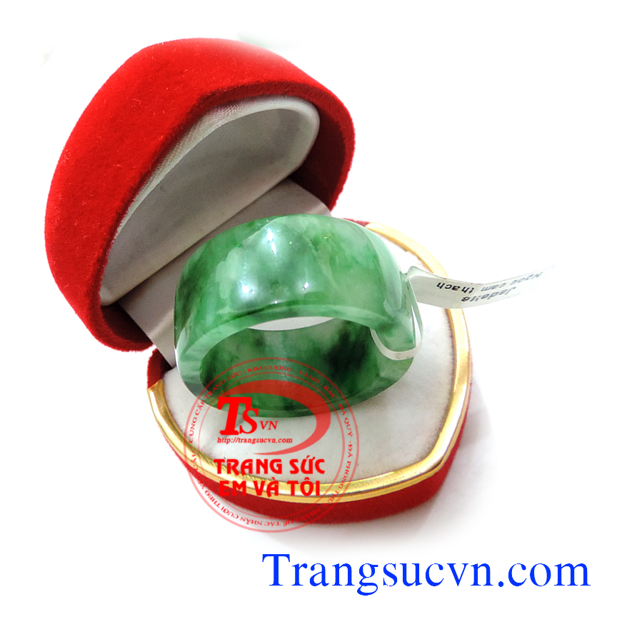 Nhẫn ngọc phỉ thúy nam, nhan ngọc