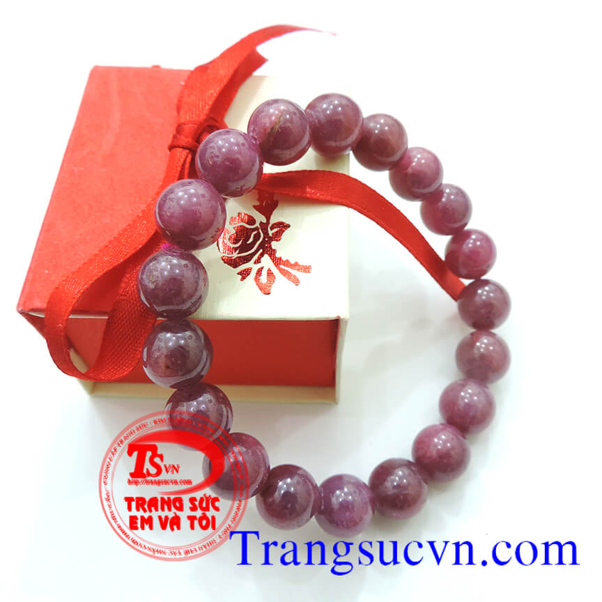 Chuỗi hồng ngọc ruby tròn, vòng tay được chế tác trên chất liệu