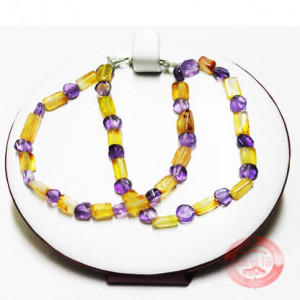 Vòng xâu hạt đá