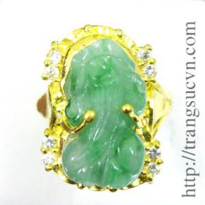 Tỳ Hưu khi đánh làm đồ trang sức như nhẫn, mặt dây, lắc, hoặc móc đeo. Tỳ Hưu cũng thường được đặt trong két để hút tiền và giữ của cho gia chủ và đặc biệc là không phân biệt kích thước lớn nhỏ