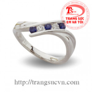 Nhẫn gắn đá quý