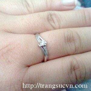 Nhẫn kim cương TT