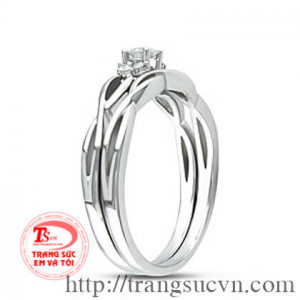 Nhẫn cưới gắn kim cương