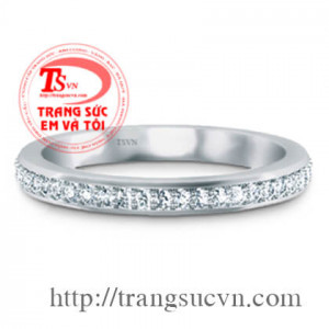 Nhẫn đính hôn vàng trắng 14k chế tác công nghệ cao, gắn kim cương nhân tạo mang lại vẻ đẹp lấp lánh và độc đáo. Nhẫn đính hôn là lựa chọn hoàn hảo cho một nửa yêu thương. Sản phẩm thiết kế công nghệ cao, đường nét mới lạ mang lại sự sang trọng, thời trang