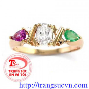 nhẫn emerald nhiều màu độ đáo, phù hợp cho các bạn nữ cá tính và thích sự nổi bật.