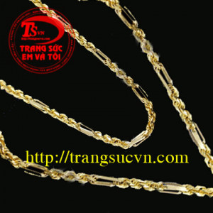 Dây chuyền nam vàng tây được chế tác đầy công phu tạo nên chiếc dây chuyền chất lượng.