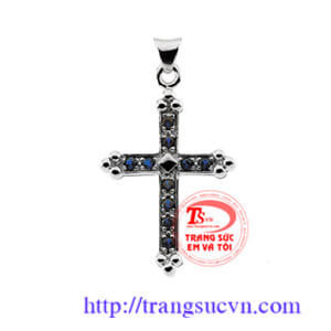 Mặt dây vàng gắn saphire