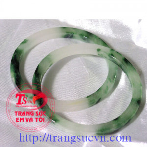 Đôi vòng ngoc vuông