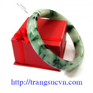 Vòng ngọc vân lạ