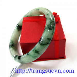 Vòng ngọc vân lạ