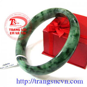 Vòng ngọc thiên nhiên xanh ngọc