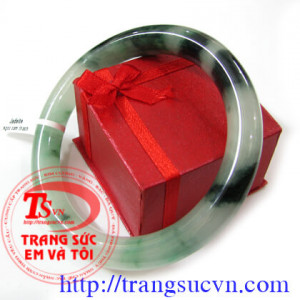 Vòng ngọc vân trắng