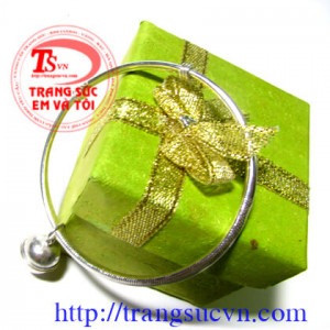 Lắc có vân chạm khắc