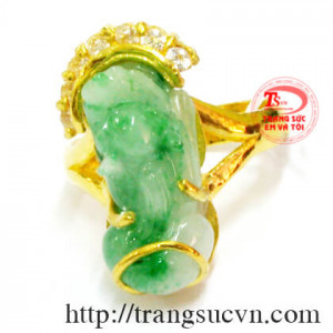 Tỳ hưu ngọc jadeite được chế tác từ vàng màu và ngọc cẩm thạch.
