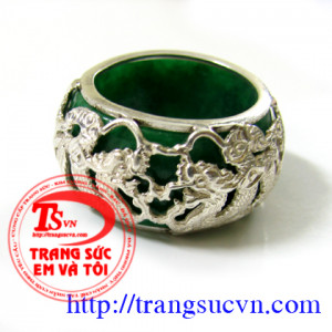 Nhẫn ngọc bọc bạc