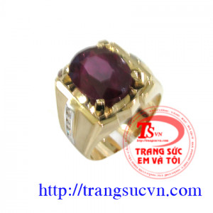 Nhẫn nam ruby được chế tác bằng vàng 18k, vàng màu có gắn 1 viên đá quý ruby thiên nhiên (nguồn gốc thiên nhiên)