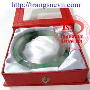 Vòng ngọc tặng Bà