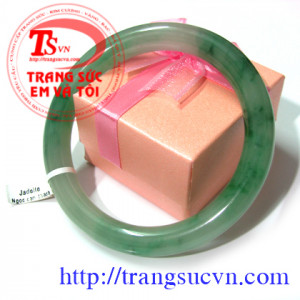 Vòng tay ngọc jadeite size 60