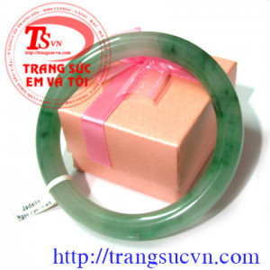 Vòng tay ngọc jadeite size 60