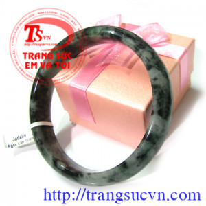 Vòng ngọc vân khoai môn