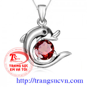 Mặt cá gắn đá các màu