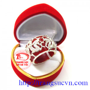 Bán Nhẫn ngọc đỏ 2 rồng,Giá Nhan ngoc do 2 rong,Bán toàn quốc Nhẫn ngọc đỏ 2 rồng Giá Rẻ.Chất liệu: Ngọc,Bạc.Mà