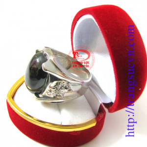 Nhẫn nam bạc với thiết kế kiểu nam tính mạnh mẽ. nhẫn nam theo mệnh nhan_theo_menh_2013 ,nhan_theo_menh_2013  - Nhẫn nam bạc theo mệnh, nhẫn được làm từ bạc ta 96.0% Ag. chẩn quốc tế là: 92,5% Ag - Size nhẫn: 20,20 (Số tay) - Tổng trọng lượng: 17,86 g