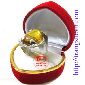 Nhẫn Đá Vàng