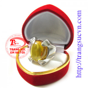 Nhẫn Đá Vàng
