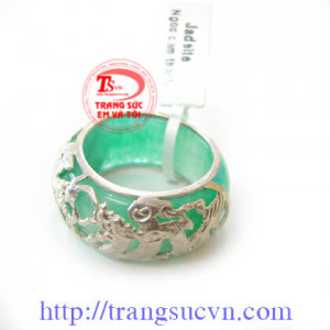 Gia Nhẫn Rồng đẹp|Bán Nhan Rong dep Giá rẻ nhất.Chấc liệu Nhẫn Rồng đẹp: Ngọc Cẩm Thạch.Bạc chạm rồng.Trangsucvn.com -Website Bán Trang Sức Nam Nữ.Bạc.Vàng.Đá quý Có Giấy Kiểm Định Đá Quý và Vàng.Đặt Hàng Tại Trang Sức Em Và Tôi Theo Yêu Cầu.Toàn Quốc