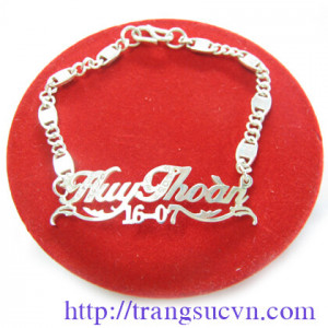 Lắc tay chữ cho nam