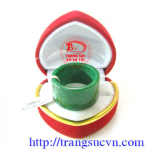 Nhẫn ngọc cẩm thạch vuông