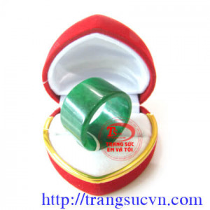 Nhẫn ngọc ngón cái jadeite