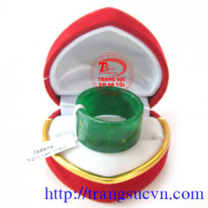Nhẫn ngọc ngón cái jadeite