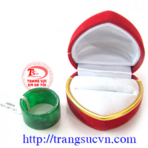 Nhẫn ngọc ngón cái jadeite