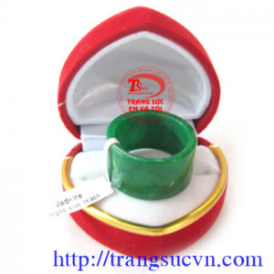 Nhẫn ngọc jadeite ngón cái