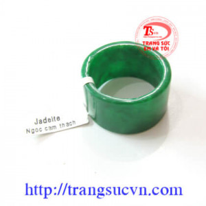 Nhẫn ngọc jadeite ngón cái