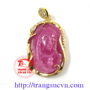 Tượng Đức Maria bằng đá Ruby thiên nhiên,Tượng được tạc trên chất liệu đá ruby thiên nhiên của lục yên việt nam,Sản phẩm có giấy kiểm định Đá quý,Tượng được bọc vàng 18k Có giấy kiểm định vàng kèm theo sản phẩm