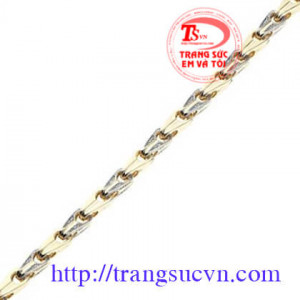 Bán Dây chuyền vàng 18k được chế tác đầy tinh tế tạo vẻ nam tính cho người đeo.