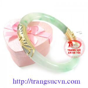 Vòng Jadeite bọc Vàng
