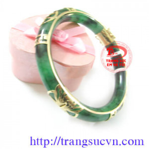 Vòng tay phỉ thúy bọc vàng