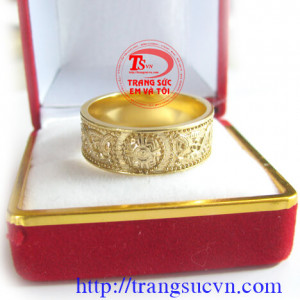 Nhẫn nam hoa văn cầu kỳ được chế tác trên chất liệu chính vàng 18k ( Sản phẩm có kèm theo giấy kiểm định vàng)