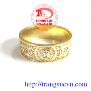 Nhẫn nam hoa văn cầu kỳ được chế tác trên chất liệu chính vàng 18k ( Sản phẩm có kèm theo giấy kiểm định vàng)
