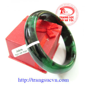 Vòng phỉ thúy sơn thủy