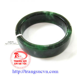 Vòng phỉ thúy vuông cao cấp