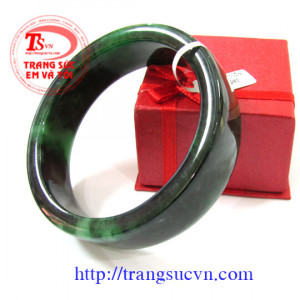 Vòng phỉ thúy vuông cao cấp