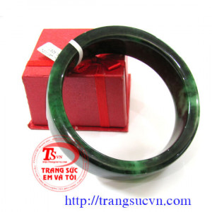 Vòng phỉ thúy vuông cao cấp