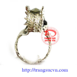 Nhân nam rồng bạc