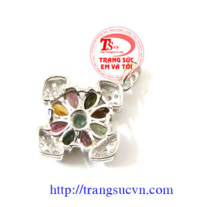 Mặt đá Toumaline thiên nhiên